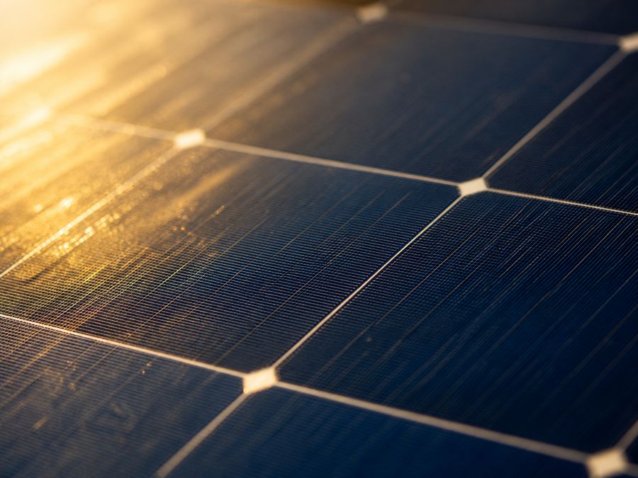 Superfície de painel solar ao entardecer